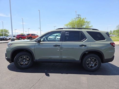 New 2026 Honda Pilot TrailSport image 8