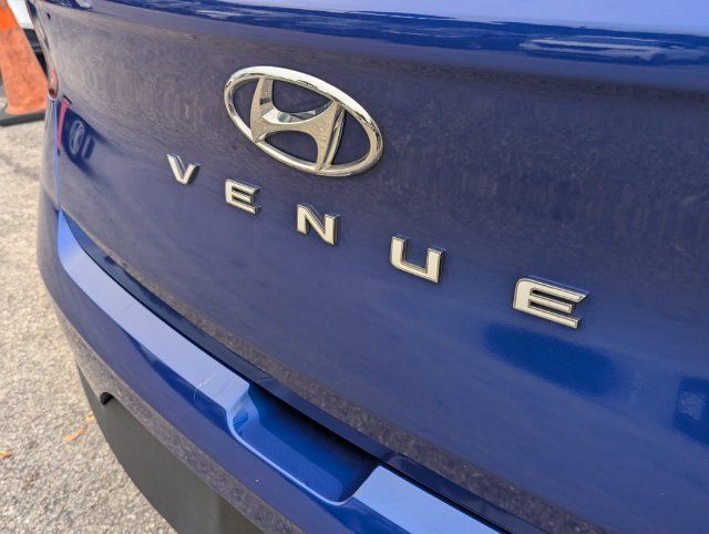 Used 2020 Hyundai Venue SEL FWD image 9