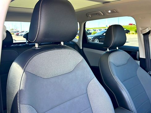 Used 2022 Volkswagen Taos SE image 25