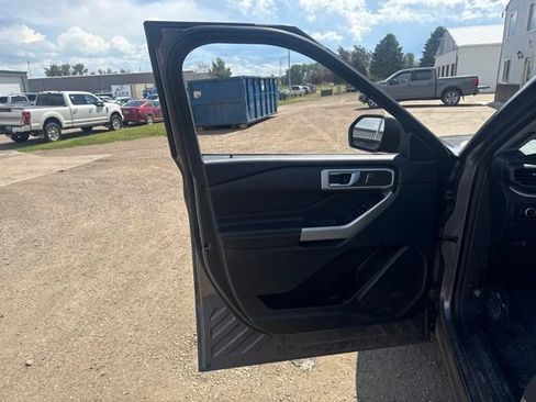 Used 2023 Ford Explorer XLT w/ Equipment Group 202A AWD/4WD image 21