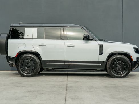 Used 2023 Land Rover Defender 110 image 6