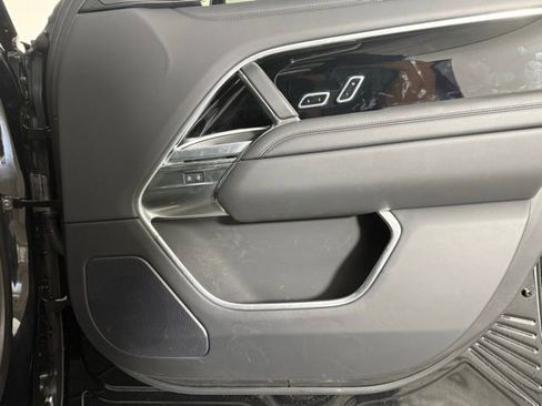 Used 2025 Land Rover Range Rover Long Wheelbase SE image 32