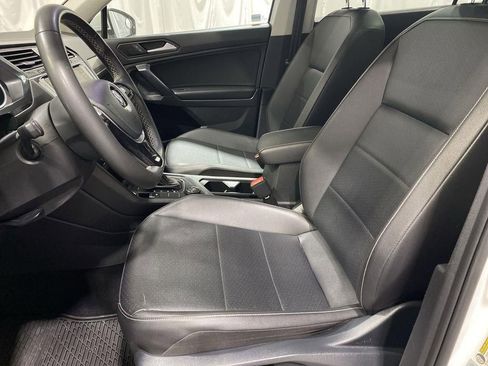 Used 2021 Volkswagen Tiguan SE w/ Panoramic Sunroof Package image 13