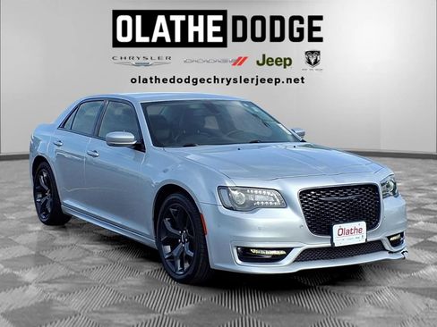 Used 2021 Chrysler 300 Touring L RWD image 1