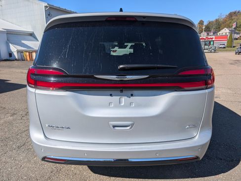 New 2026 Chrysler Pacifica Select image 6