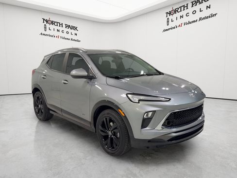 Used 2025 Buick Encore GX Sport Touring FWD image 7