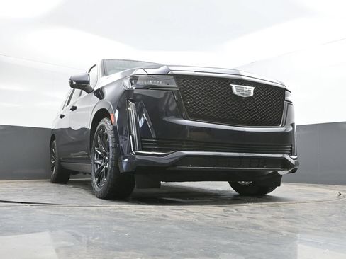 Used 2024 Cadillac Escalade ESV Sport Platinum w/ LPO, ONYX Package AWD/4WD image 41