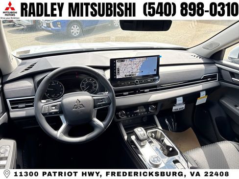 New 2026 Mitsubishi Outlander ES image 13