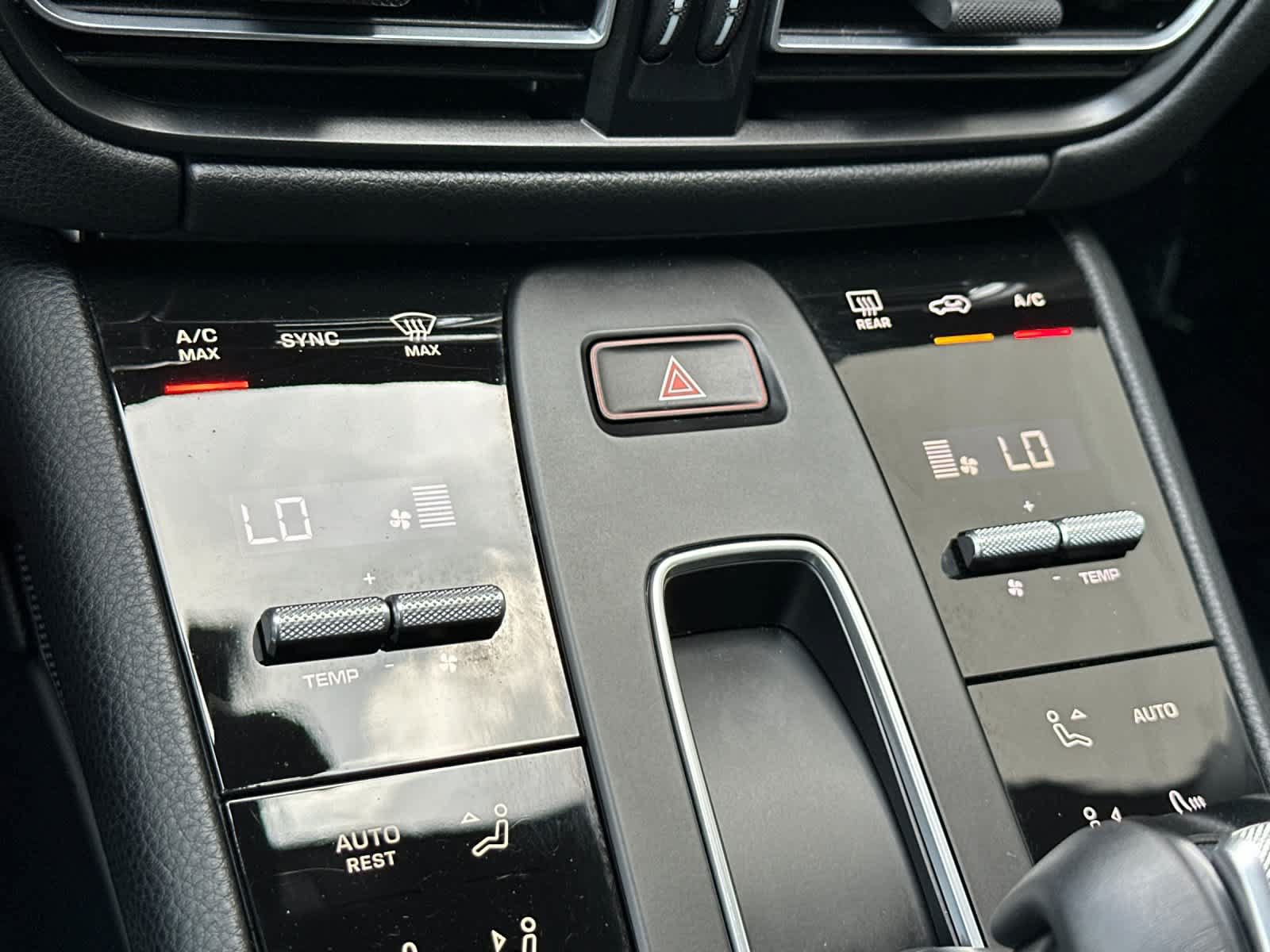Certified 2025 Porsche Macan AWD/4WD image 23