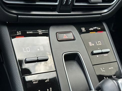 Certified 2025 Porsche Macan AWD/4WD image 23
