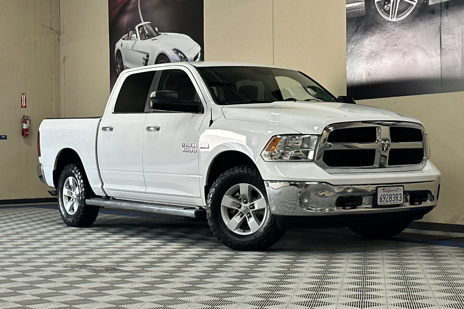 Used 2018 RAM 1500 Classic SLT AWD/4WD image 2