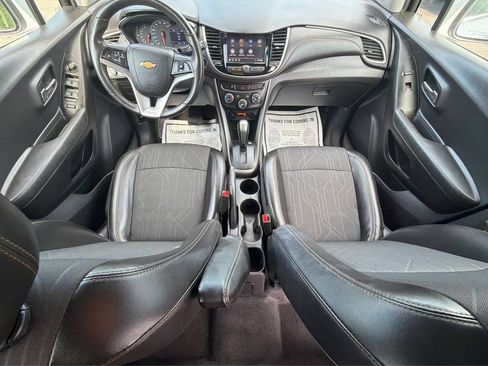 Used 2020 Chevrolet Trax LT w/ LT Convenience Package FWD image 14