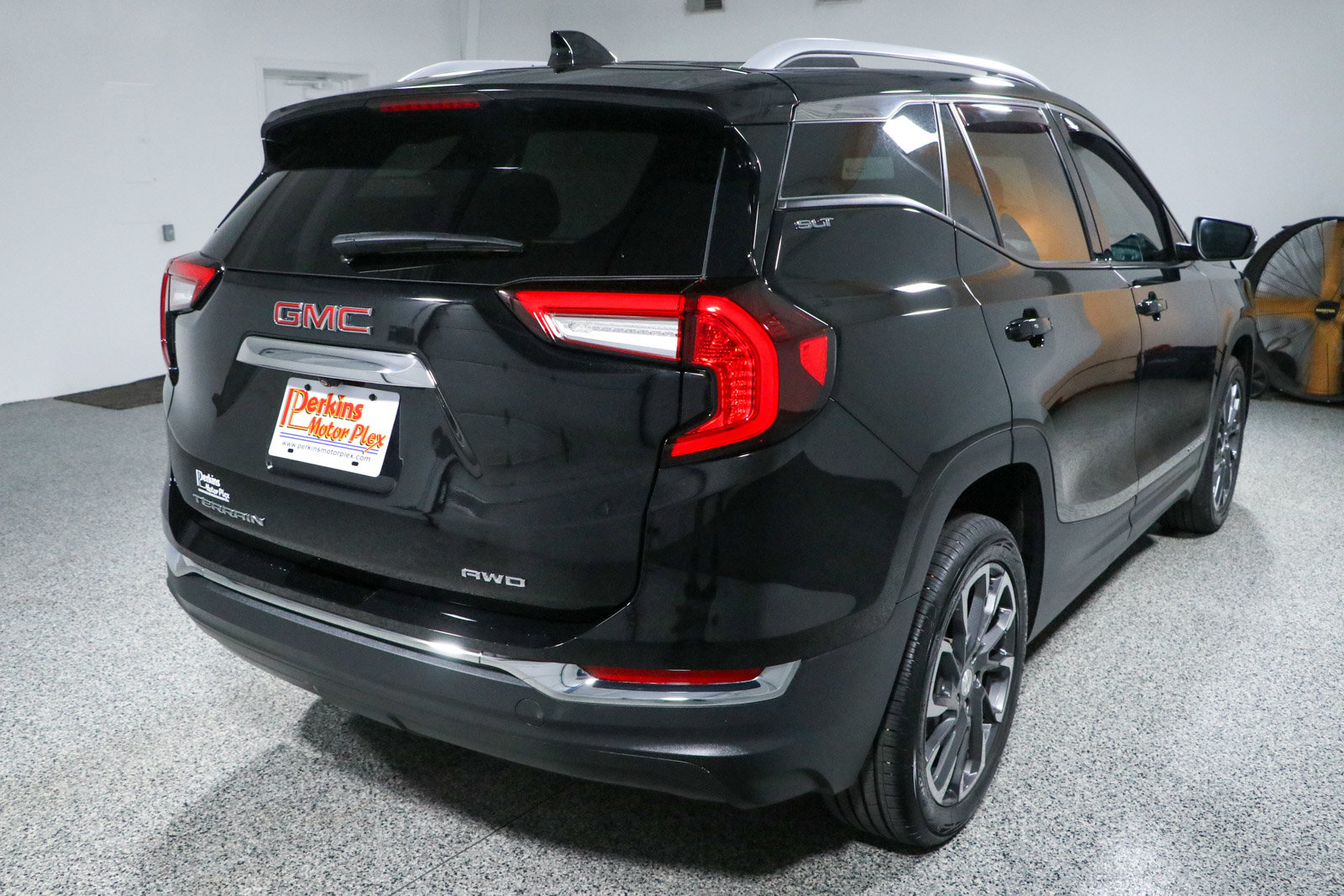Used 2022 GMC Terrain SLT w/ LPO, Floor Liner Package AWD/4WD image 7