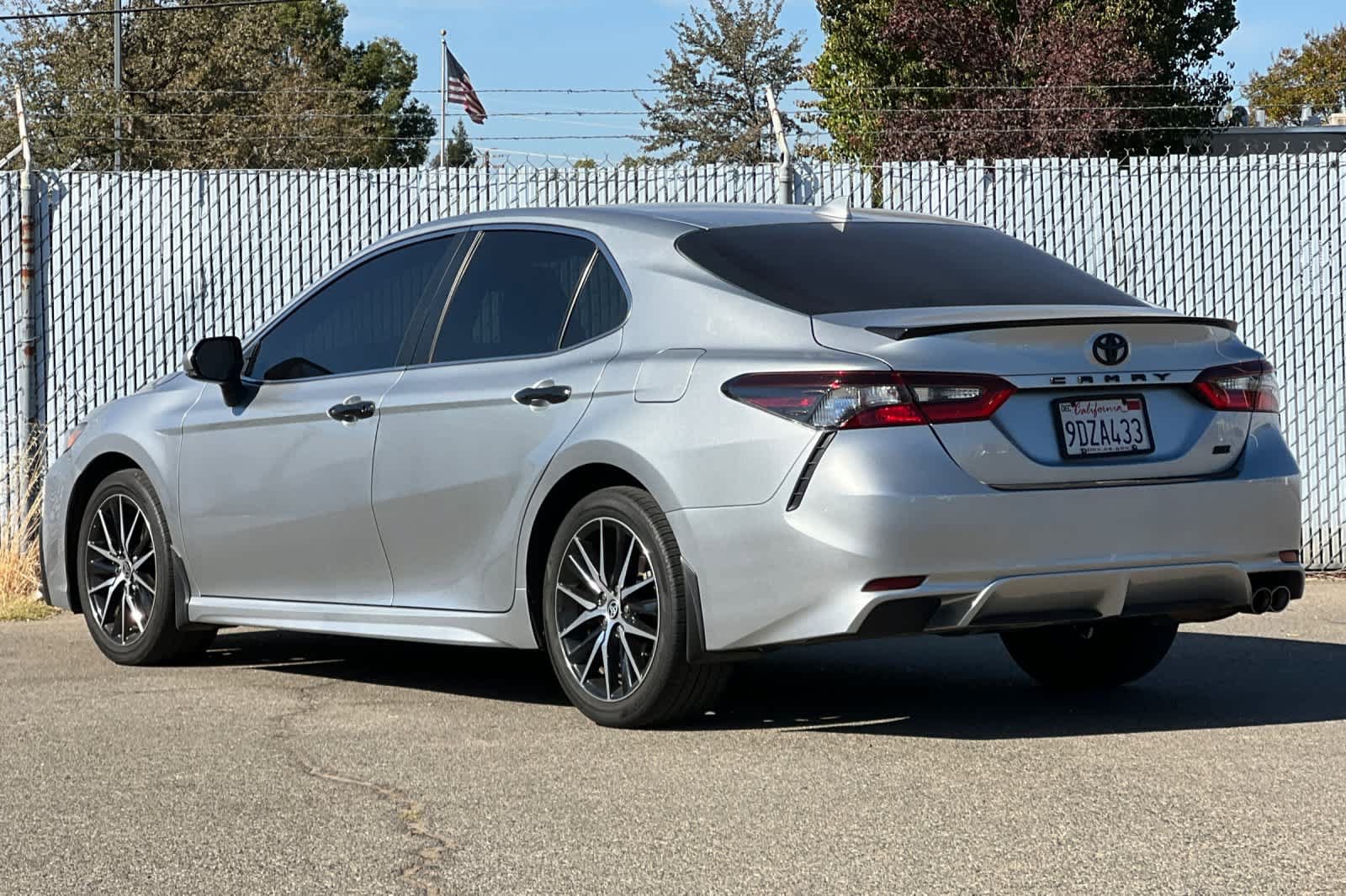 Used 2023 Toyota Camry SE w/ Convenience Package FWD image 5