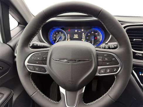 New 2026 Chrysler Pacifica Select image 12