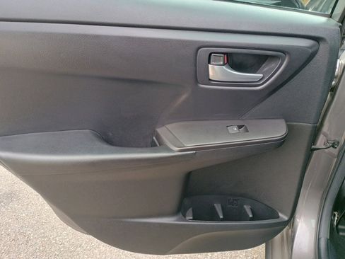 Used 2017 Toyota Camry SE image 14