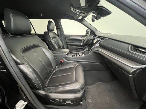 Used 2024 Jeep Grand Cherokee L Limited image 11