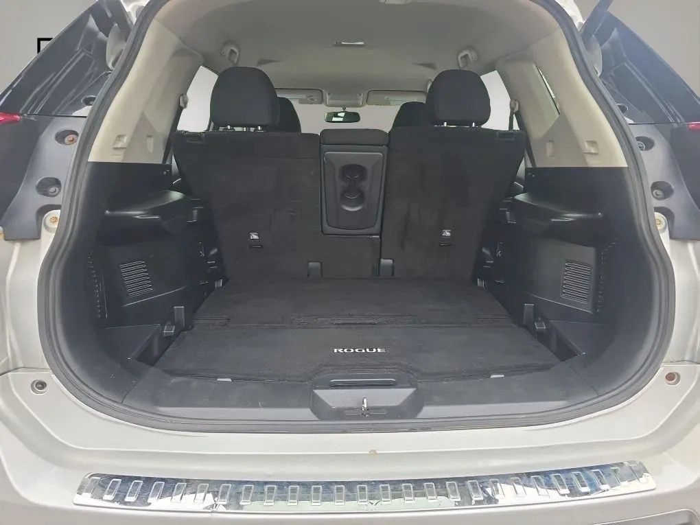 Used 2017 Nissan Rogue SV w/ SV Premium Package AWD/4WD image 11