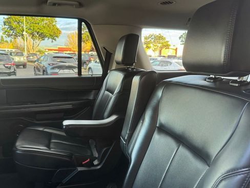 Used 2024 Ford Expedition XLT RWD image 19