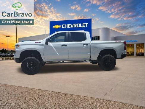 Used 2025 Chevrolet Silverado 1500 LT Trail Boss w/ Convenience Package II AWD/4WD image 2