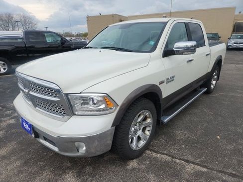 Used 2018 RAM 1500 Laramie AWD/4WD image 2
