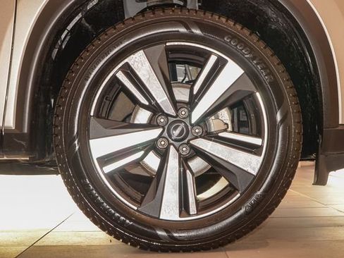 Used 2023 Nissan Rogue SL image 9