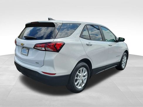 Used 2023 Chevrolet Equinox LS w/ LS Convenience Package AWD/4WD image 4