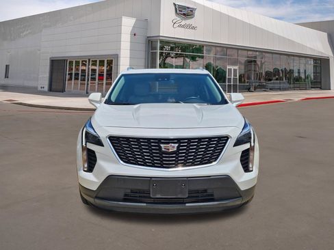 Used 2023 Cadillac XT4 Luxury w/ Cold Weather Package FWD image 2
