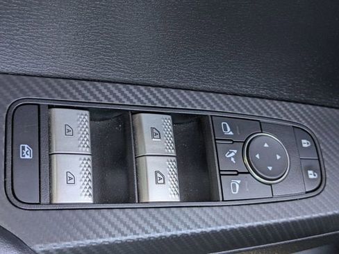 Used 2024 Mitsubishi Outlander SE image 27