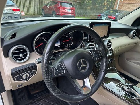 Used 2017 Mercedes-Benz GLC 300 4MATIC w/ Premium 2 Package image 17