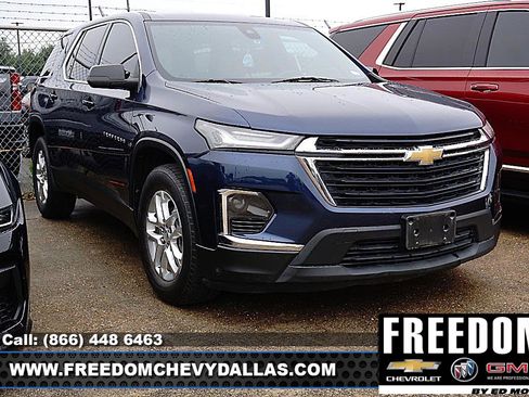 Used 2022 Chevrolet Traverse LS image 1