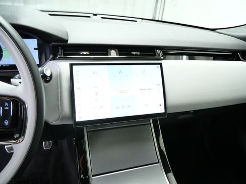 Used 2024 Land Rover Range Rover Velar Dynamic SE AWD/4WD image 19