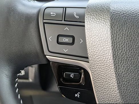 Used 2025 Toyota Camry SE FWD image 20