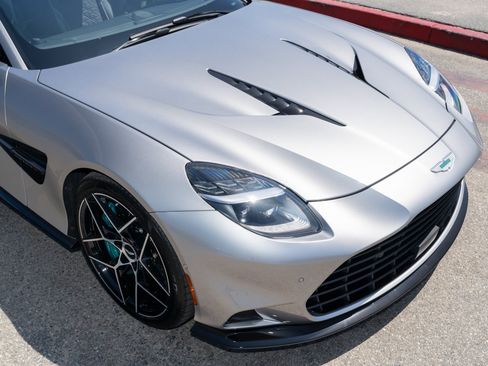 Used 2026 Aston Martin Vanquish image 9