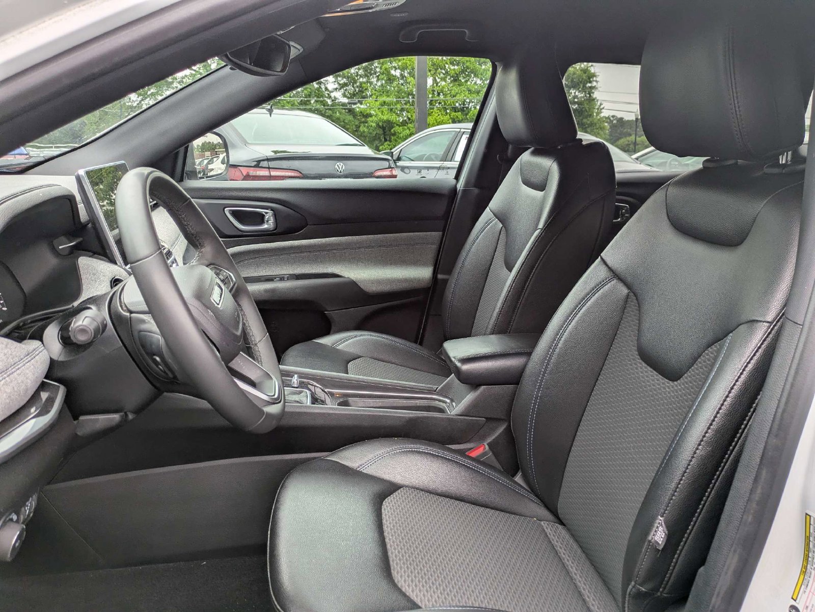 Used 2024 Jeep Compass Latitude AWD/4WD image 19