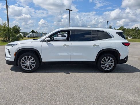 Used 2025 Buick Enclave Preferred FWD image 5