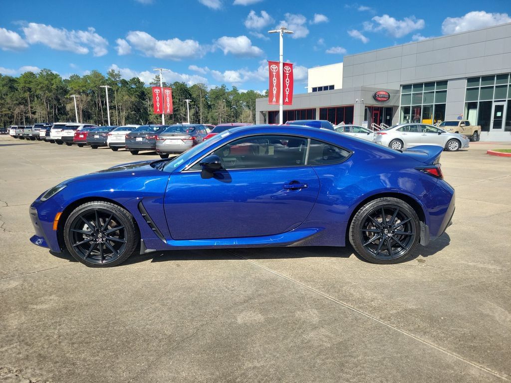 Used 2023 Toyota GR86 Premium RWD image 2