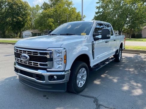 Used 2024 Ford F250 XLT AWD/4WD image 3