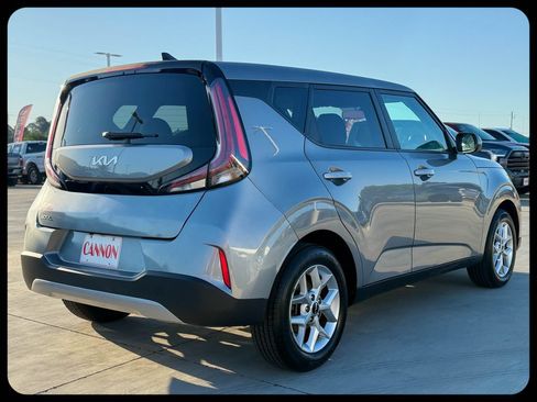 Used 2025 Kia Soul LX w/ LX Technology Package FWD image 8