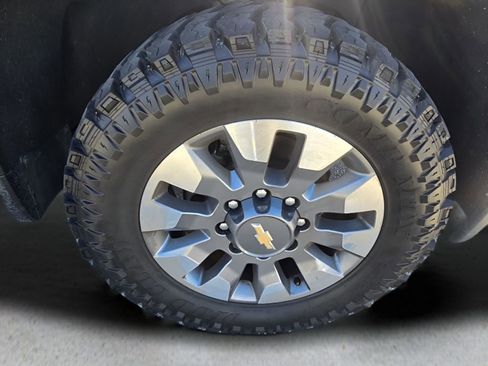 Used 2022 Chevrolet Silverado 2500 LT w/ Convenience Package image 8