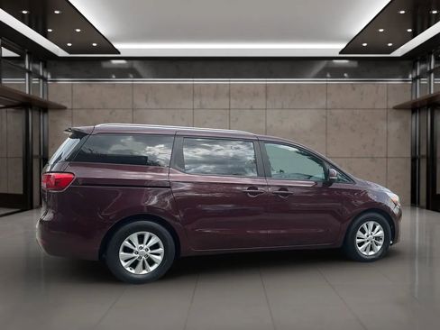 Used 2017 Kia Sedona LX w/ LX Essentials Premium Package FWD image 7