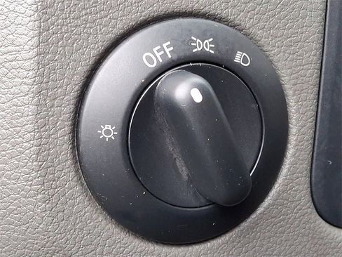 Used 2021 Nissan NV 1500 S image 26