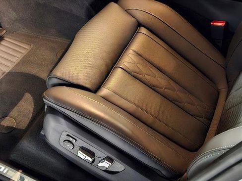 New 2025 BMW X7 M60i image 4