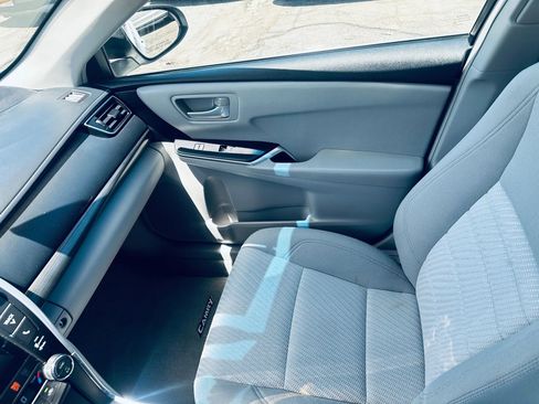 Used 2015 Toyota Camry LE image 21