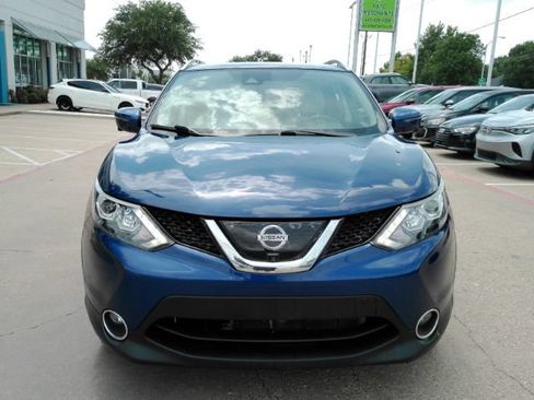 Used 2018 Nissan Rogue Sport SL w/ SL Premium Package FWD image 3