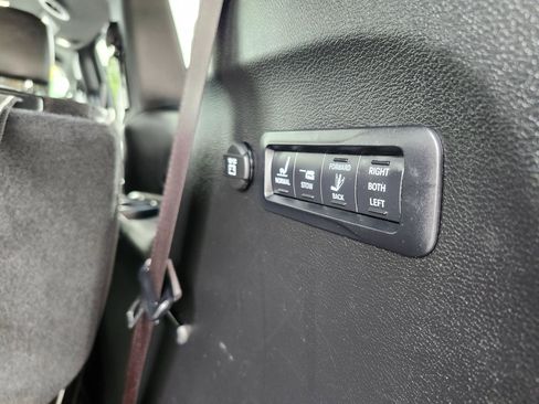 Used 2020 Chrysler Pacifica Limited w/ S Appearance Package FWD image 39