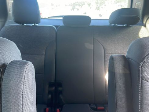 Used 2025 Chevrolet Traverse LT w/ LPO, Floor Liner Package FWD image 34