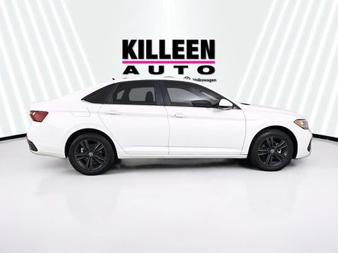 Used 2024 Volkswagen Jetta SE FWD image 8