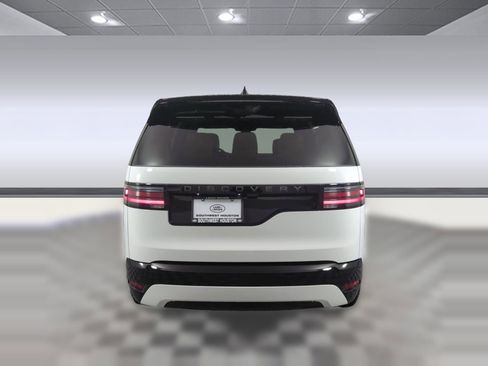 Used 2025 Land Rover Discovery Dynamic SE image 9