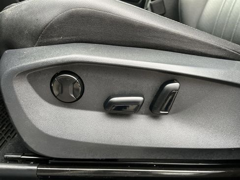 Used 2022 Volkswagen Tiguan SE R-Line image 12